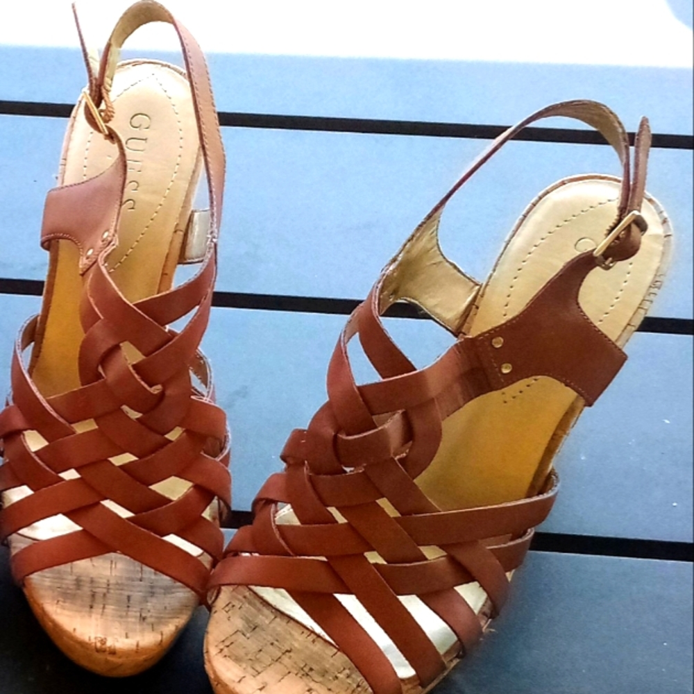 Guess Wedge's Size 8